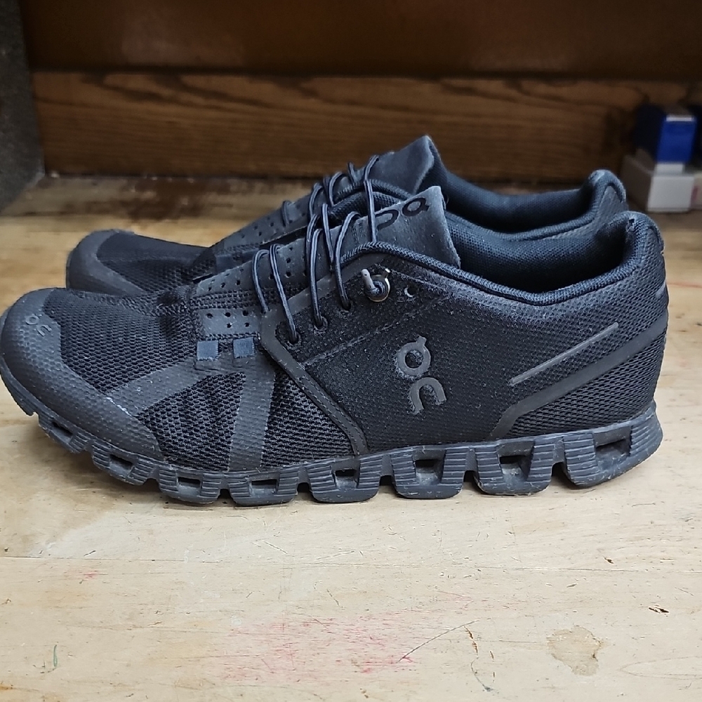 On Running Black Athletic Shoes for Ultimate Performance Size 8.5